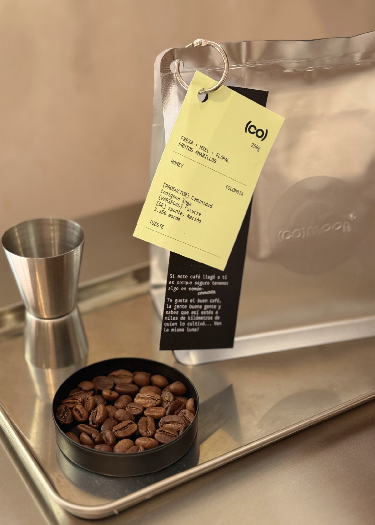 Café co(moon) ‘Comunidad Indigena de Aponte' en grano. 100% Colombia. Proceso honey.